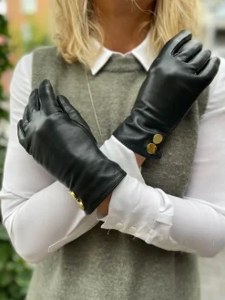 Gloves with buttons